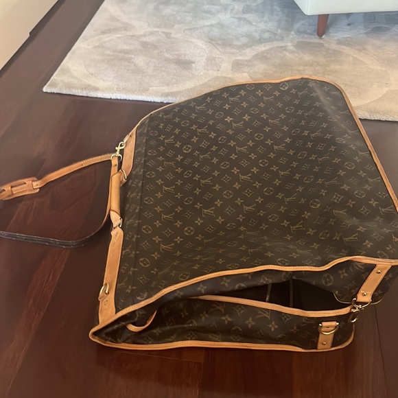 Luis Vuitton cream/brown carry/duffel bag. - Picture 3 of 9